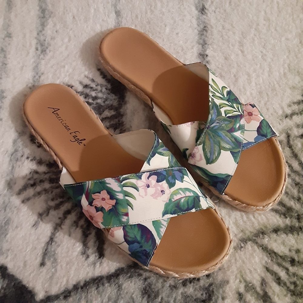 American Eagle Floral Slip On Sandals Size 9